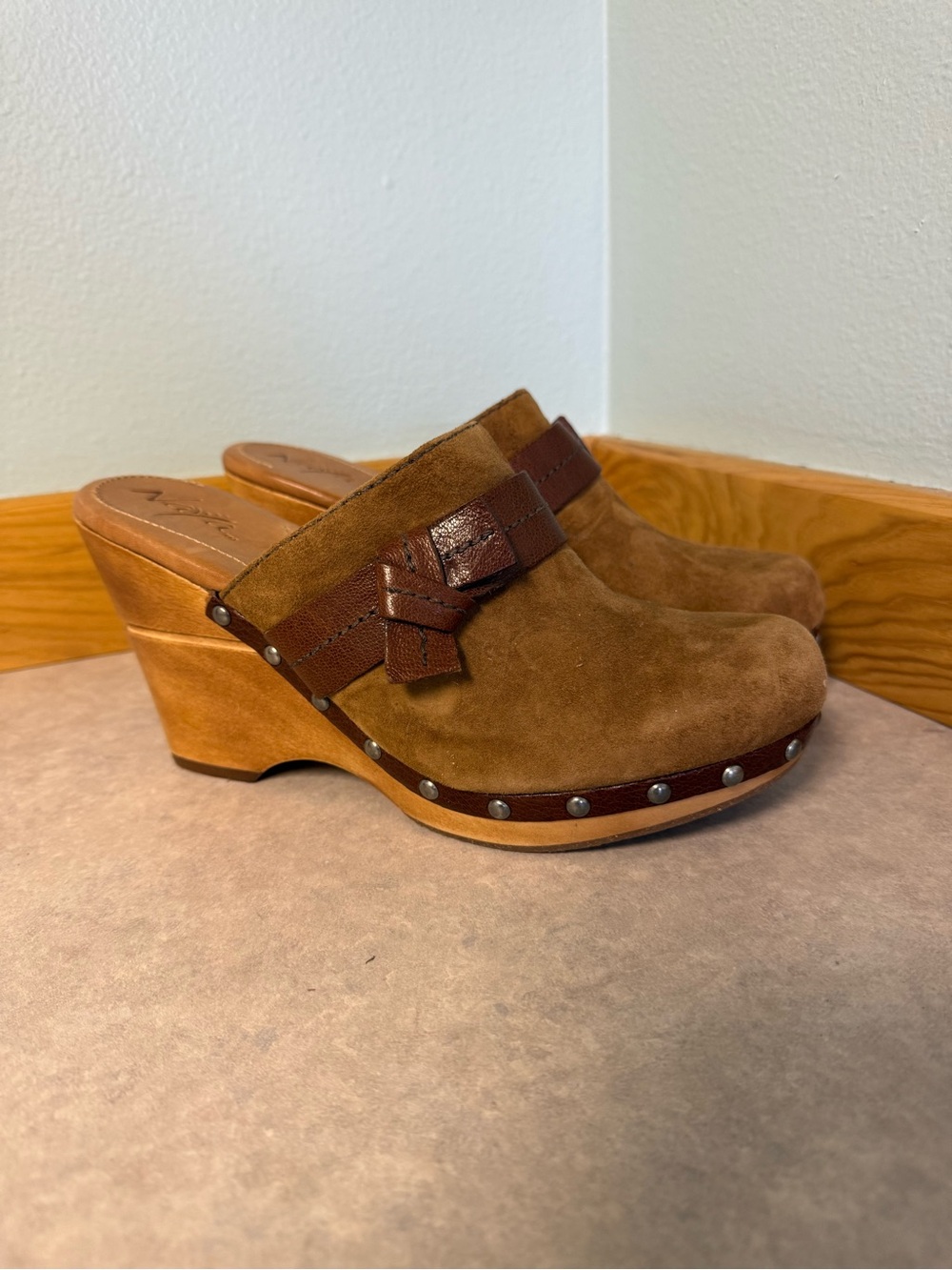 Naya Irina Suede Leather Clogs Mules 9W Wood Heel Studded Brown
